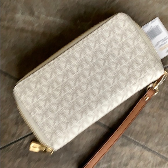 Michael Kors Jet Set Travel LG Flat MF PHN CSE - Picture 3 of 16